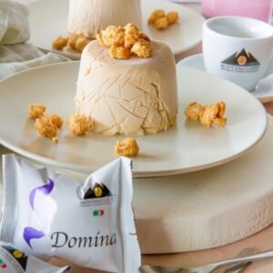 Scopri di più sull'articolo Semifreddo al caffè con arachidi pralinate